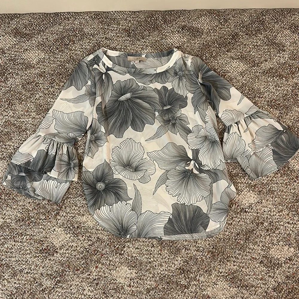 Loft women’s size small cream/navy floral blouse with bell/ruffle sleeves